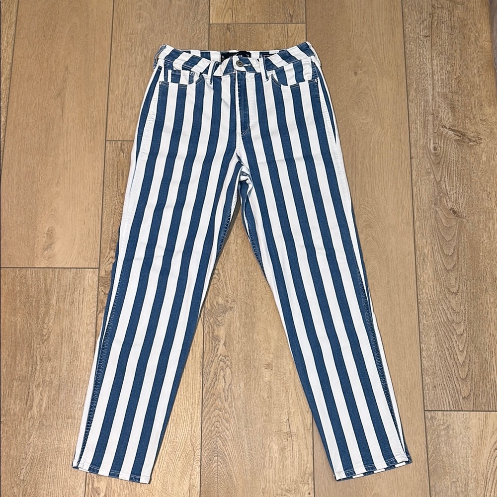 Striped (blue/white) Hollister Mom Jeans Size 7L (W 28 L 29)